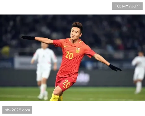 刚刷到韦世豪路边蹲着系球鞋，背后一排豪车像跟班，我笑岔气了