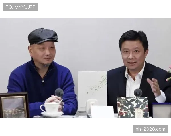 崔家溪背着限量包去买菜，楼下阿姨们当场互相打听起谁娶得起他