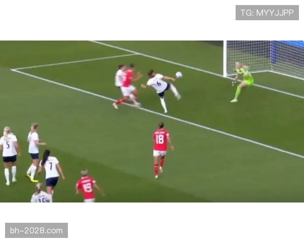 未经许可入场算犯规吗？足球规则如何界定场外人员干扰判罚