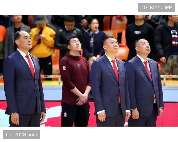 拉人犯规的判罚标准及裁判如何准确识别拉拽动作